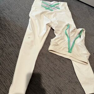 Fabletics Powerhold Set
Like new.